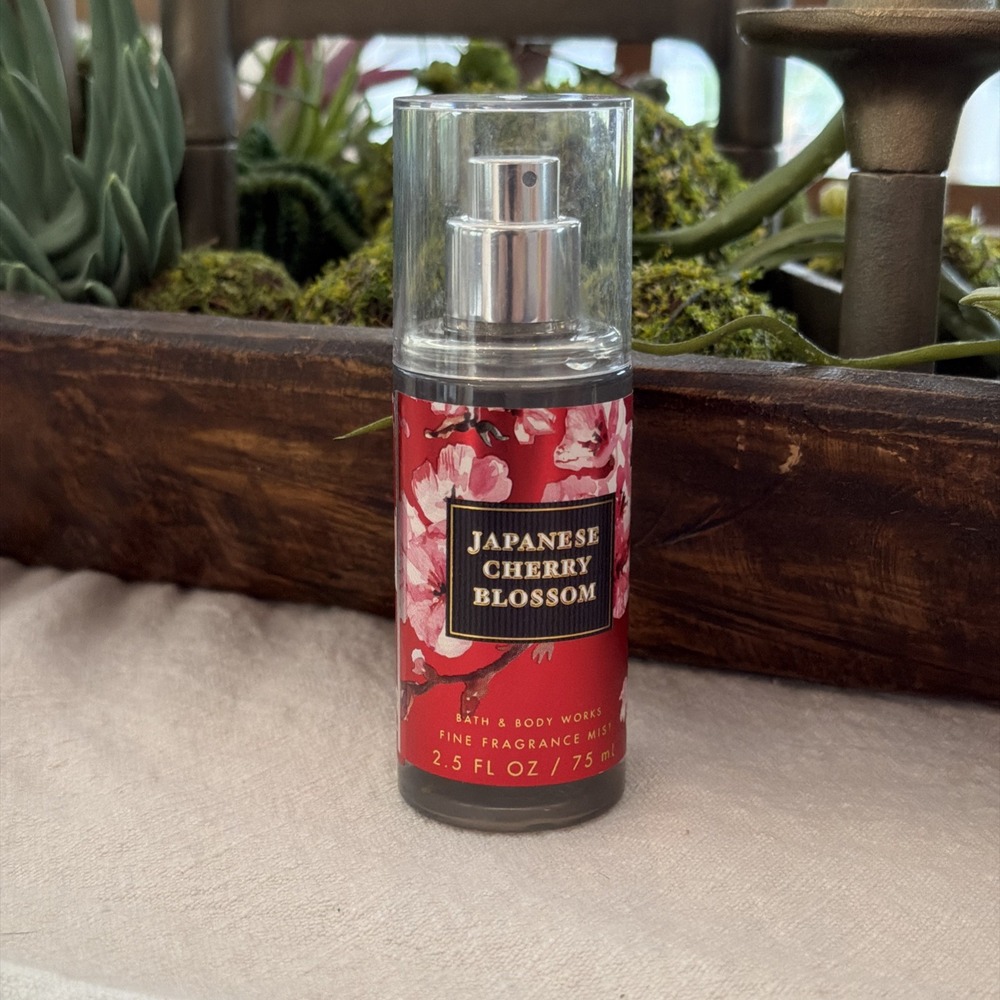 Bath & Body Works JAPANESE CHERRY BLOSSOM Fine Fragrance Body Mist 2.5 oz
